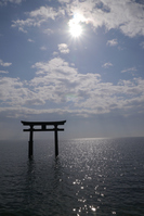 白髭神社の湖に浮かぶ鳥居