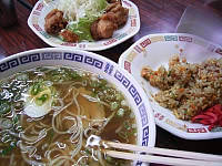 ラーメンとチャーハンと唐揚げ